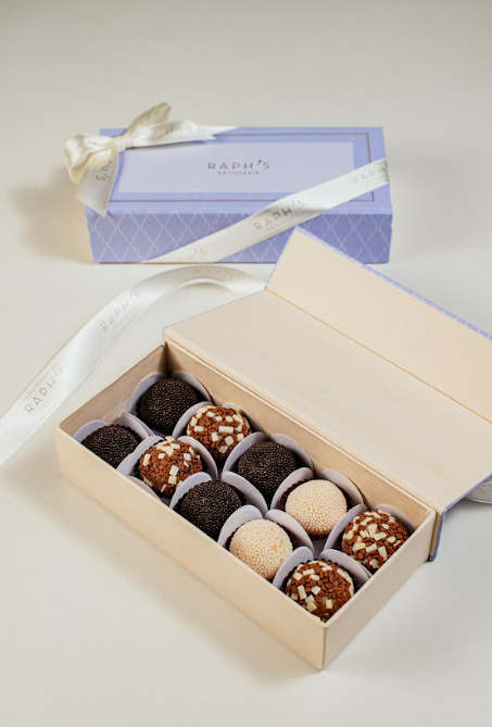 Caixa com 10 Brigadeiros - Raphs Patisserie
