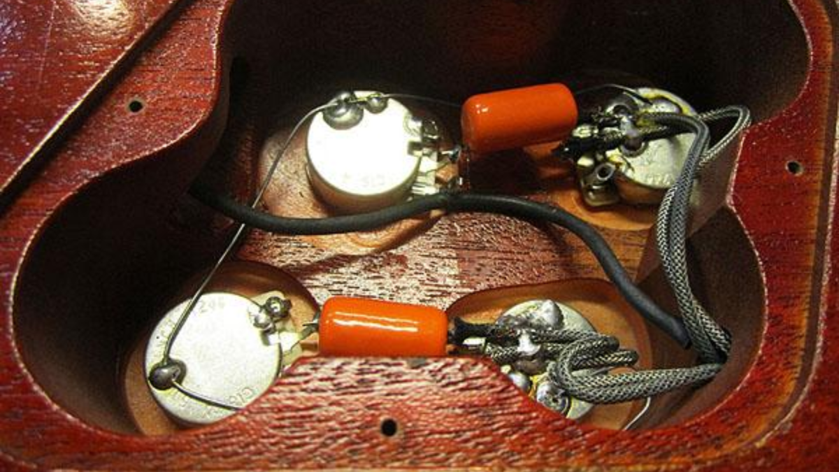 Capacitor utilizado em instrumentos musicais