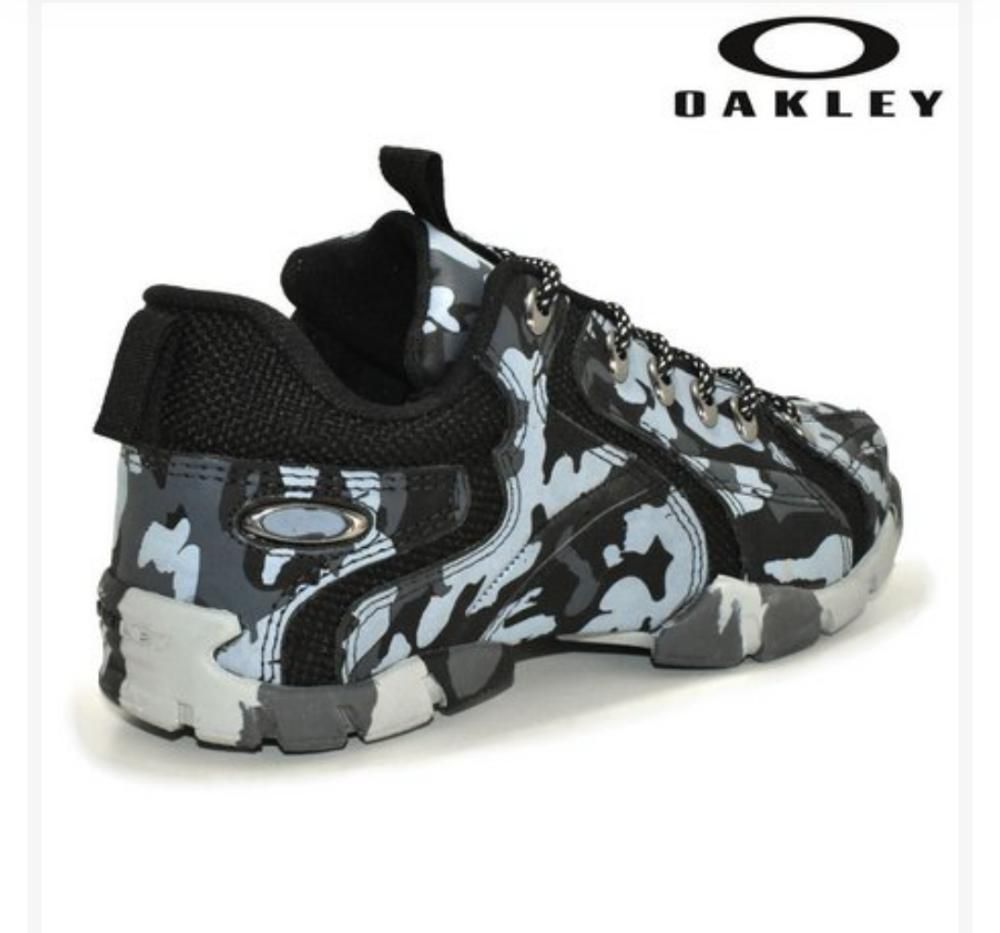 bota da oakley camuflada