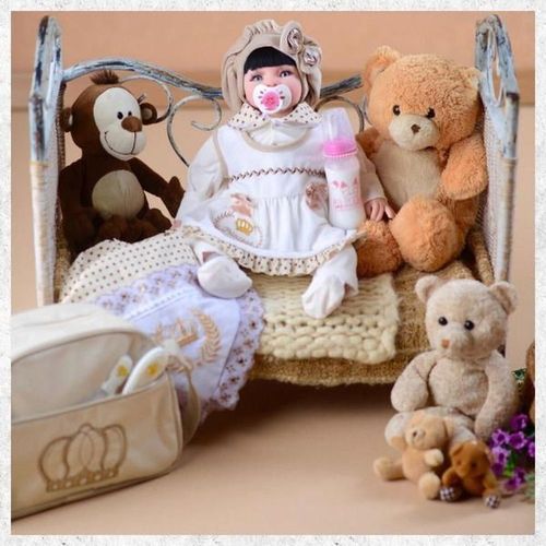 Boneca Bebê Reborn Princesa Larinha 53cm com 20 acessórios em Promoção é no  Bondfaro