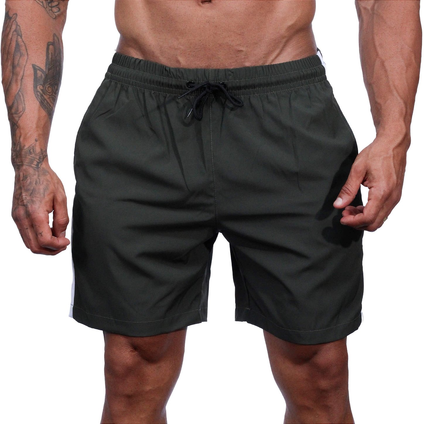 Short Tactel Listrado Elastic Masculino MXD Conceito 3 Bolsos Verde Militar Com Listra Branca