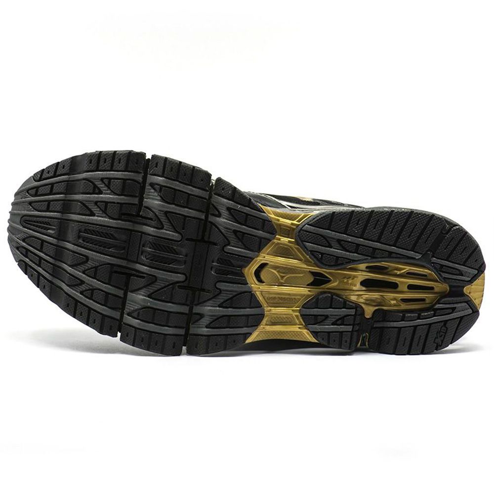 tenis mizuno preto e dourado