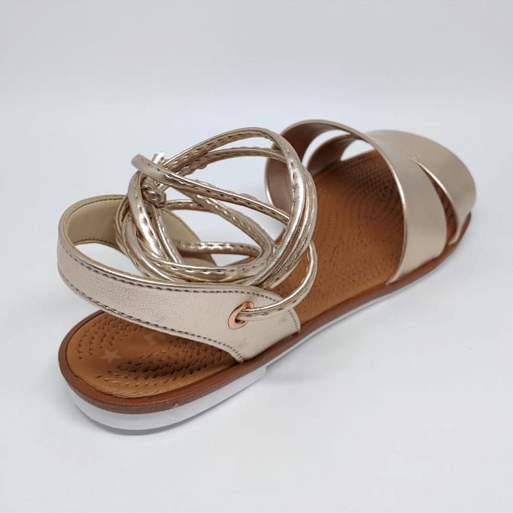 Sandália Rasteira Moleca com Amarração. - Amor aos Passos