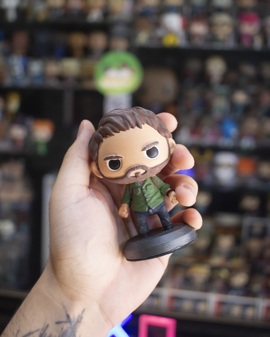 Joel The Last of Us Boneco Colecionável em Resina