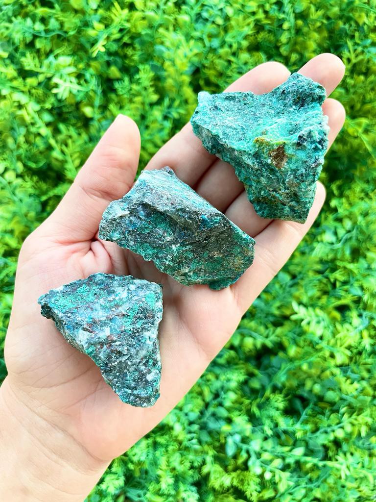 Crisocola Bruta - Merecimento, Empoderamento, Criação de Novas Coisas,  Criatividade, Fertilidade e Abundância - Sagrada Magia