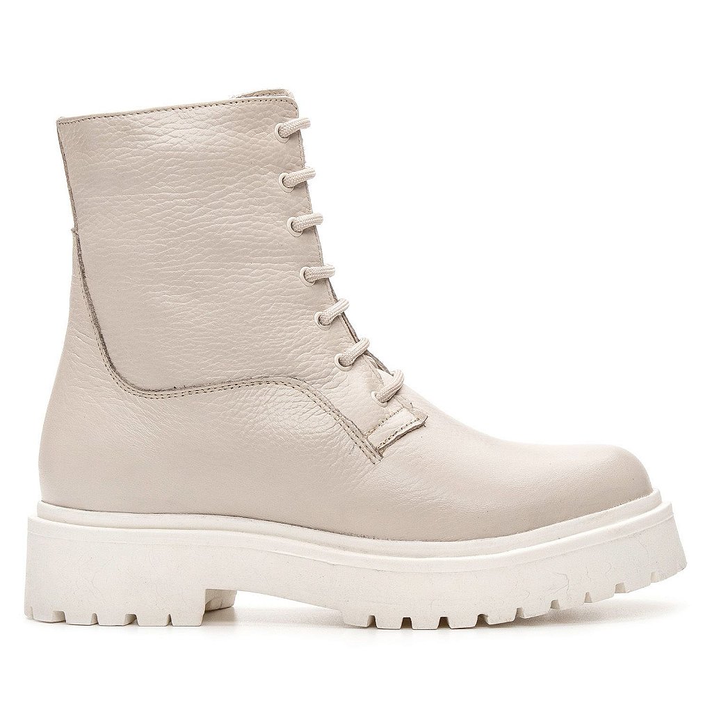 Bota tratorada feminina store salto baixo
