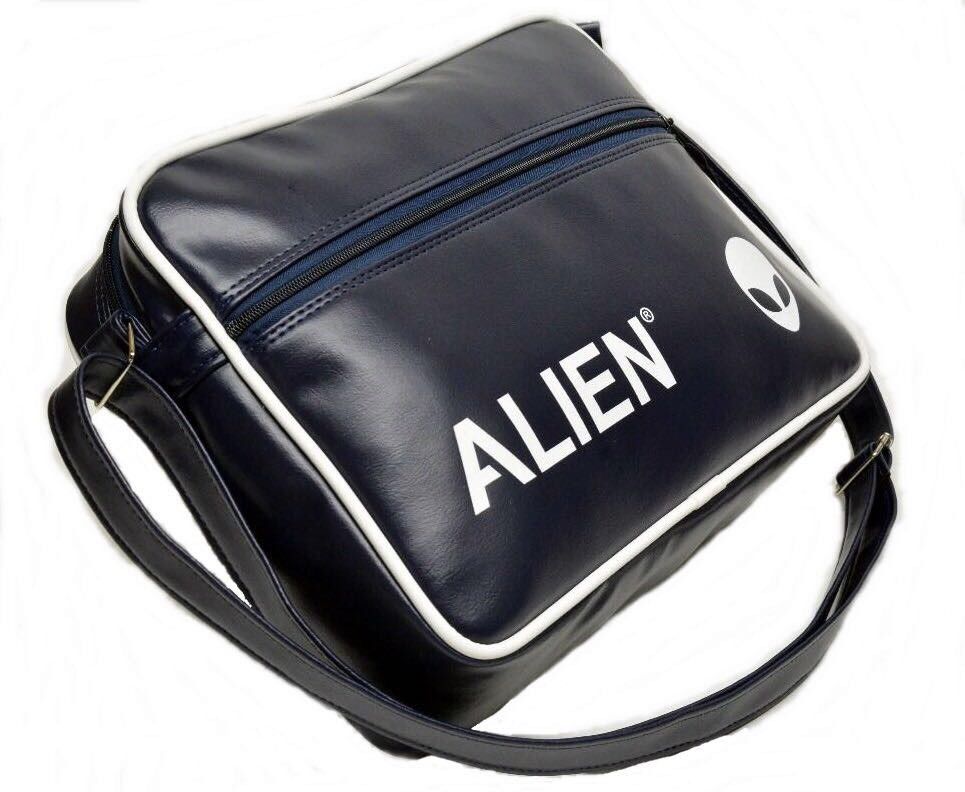 blue and black bolsa