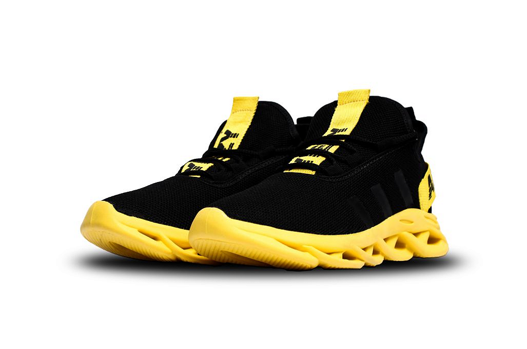 yeezy amarelo e preto