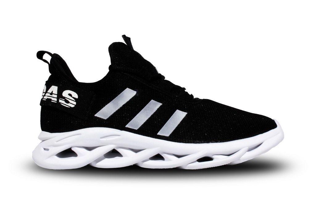 yeezy branco e preto