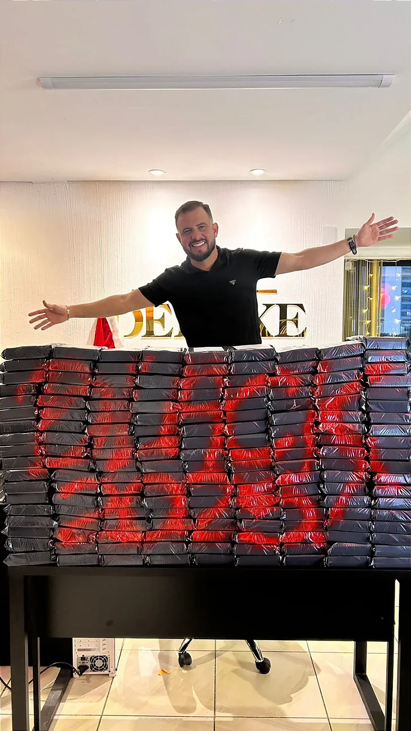 Grande quantidade de pedidos da Deluxe Joias