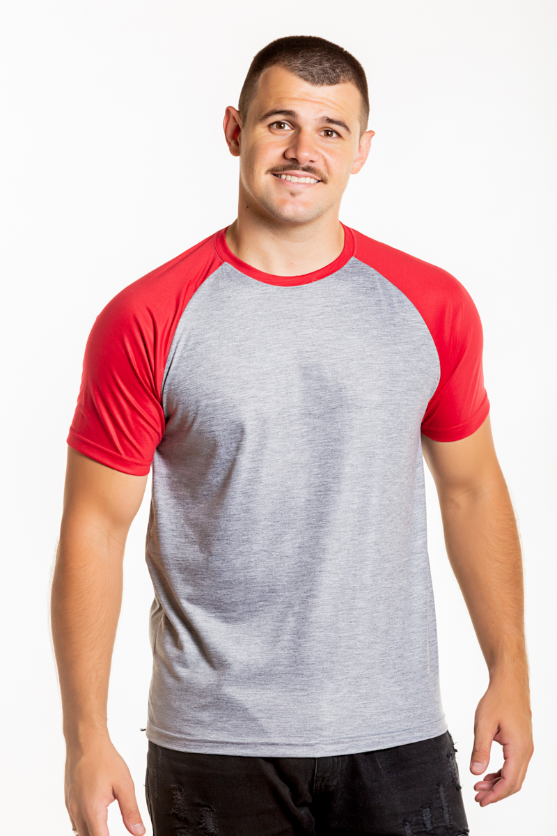 Camiseta Raglan Cinza Mescla Com Manga vermelha 100% Poliéster - Camiseta  Básica até no Preço