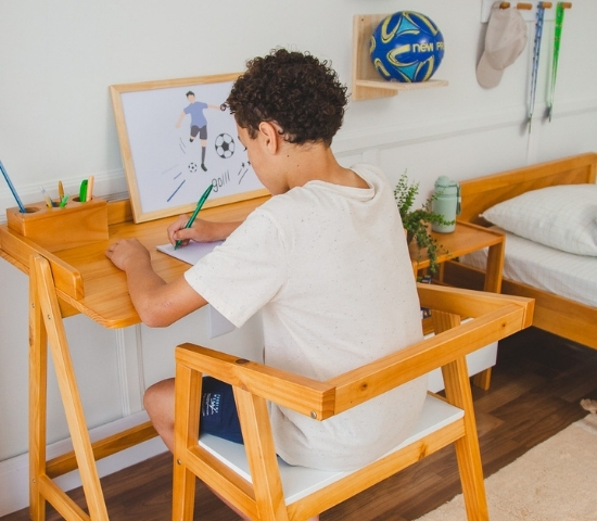 Brinquedos educativos de madeira coloridos