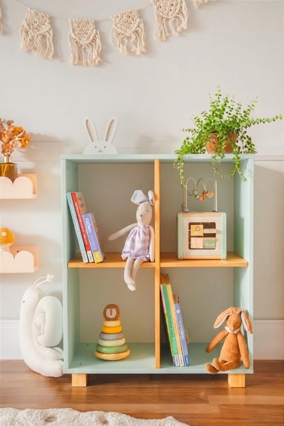 Estante infantil montessoriana nichos