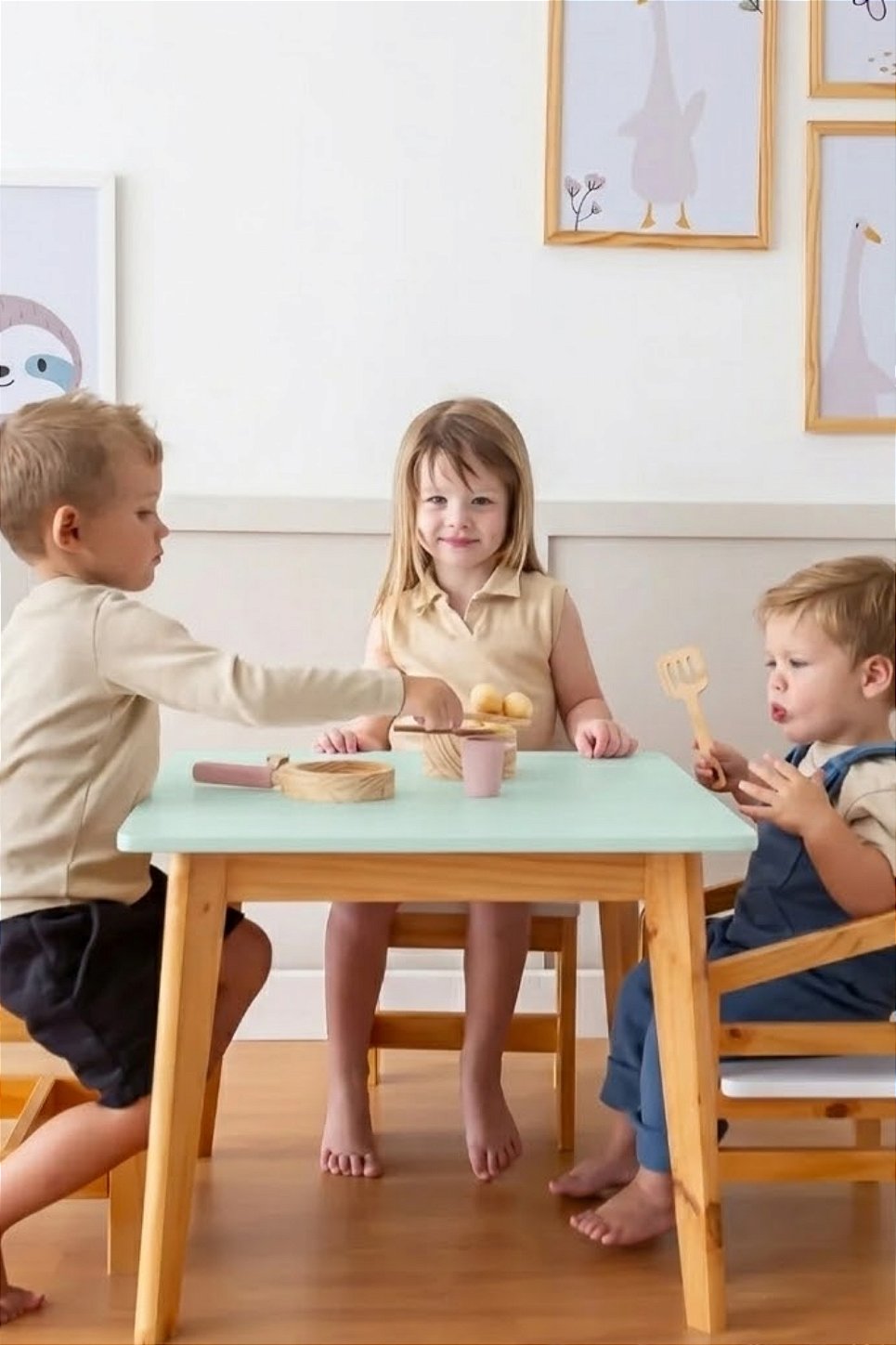 Mesa Infantil Theo em uso