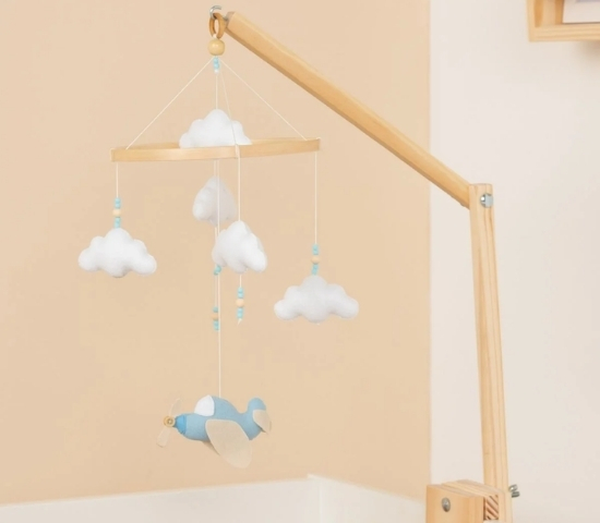 Móbile decorativo artesanal para bebê