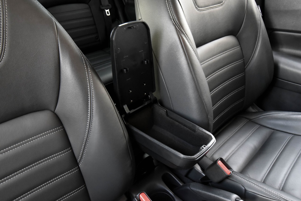 Apoio de Braço Encosto console central Sterk Sport Esportivo nissan kicks interior