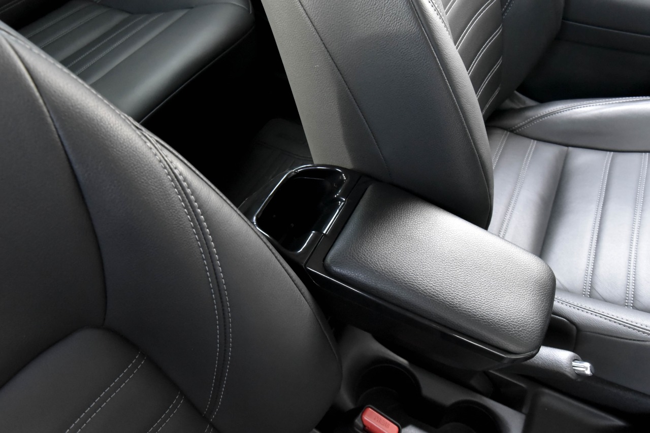 Apoio de Braço Encosto console central Sterk Sport Esportivo nissan kicks interior