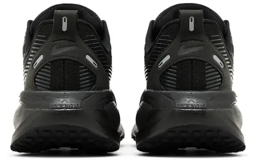 NIKE AIR ZOOM VOMERO 18 ' TRIPLE BLACK ' - Quem entende de tênis