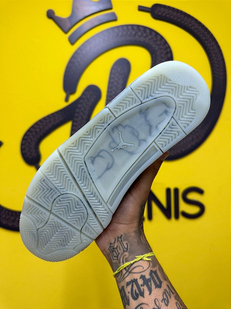 KAWS × Nike Air Jordan 4 Retro \"Grey\" Tênis Nike KAWS x Air Jordan 4 Retro 'Cool Grey'