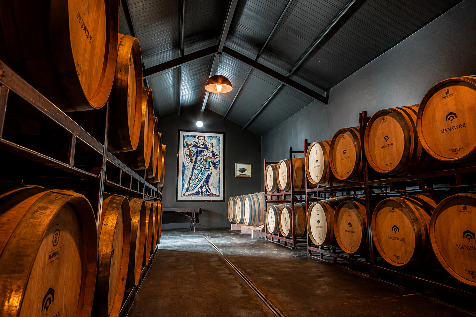 Adega da ManzWine em Cheleiros, Portugal