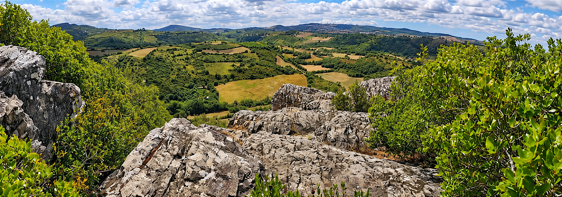 Penedo do Lexim, formação rochosa de origem vulcânica em Mafra, Portugal