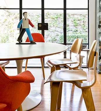 Cadeira DCW | Clássico do Design Original by Charles e Ray Eames -  buia&bigu | Mobiliário de Design, Clássicos do Design, Móveis de Design
