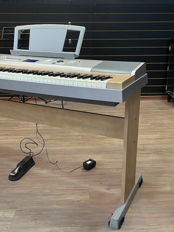 Piano Yamaha DGX-620 (SEMINOVO) #NTBO101761 - Quero um Instrumento