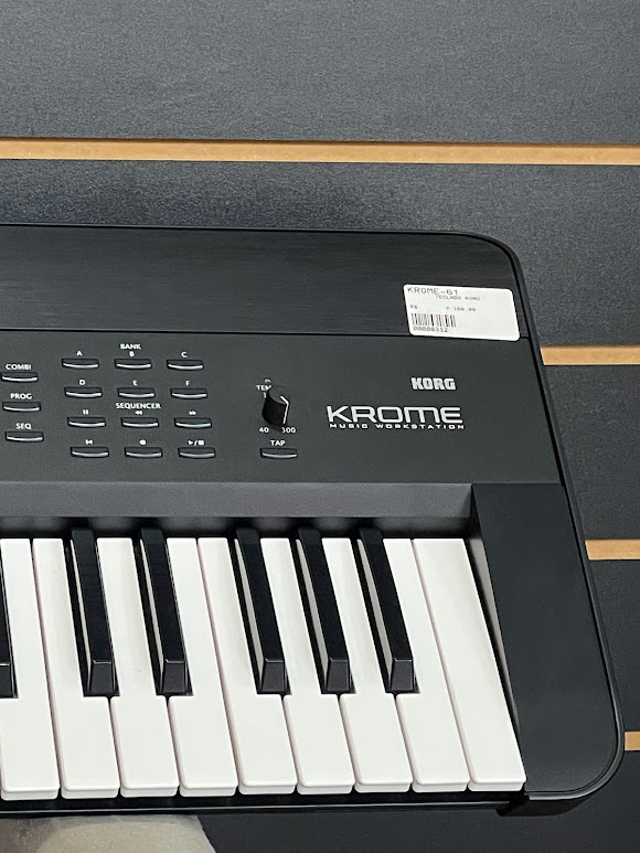 Teclado Korg Workstation Krome 61 (NOVO) - Quero um Instrumento