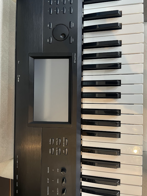 Teclado Korg Workstation Krome 61 (NOVO) - Quero um Instrumento
