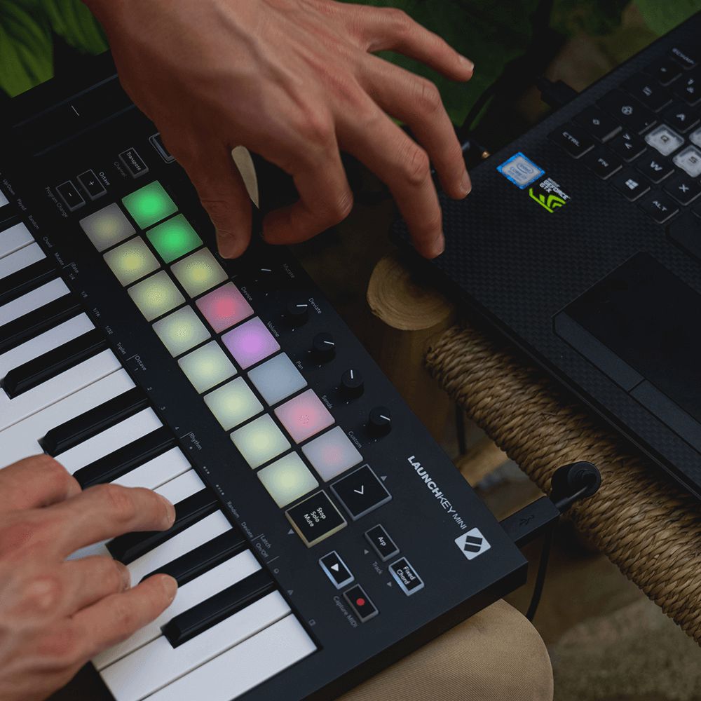Novation LaunchKey mini MK3 美品　ケーブルなし Teclado Controlador 25 Teclas Novation Launchkey Mini MK3