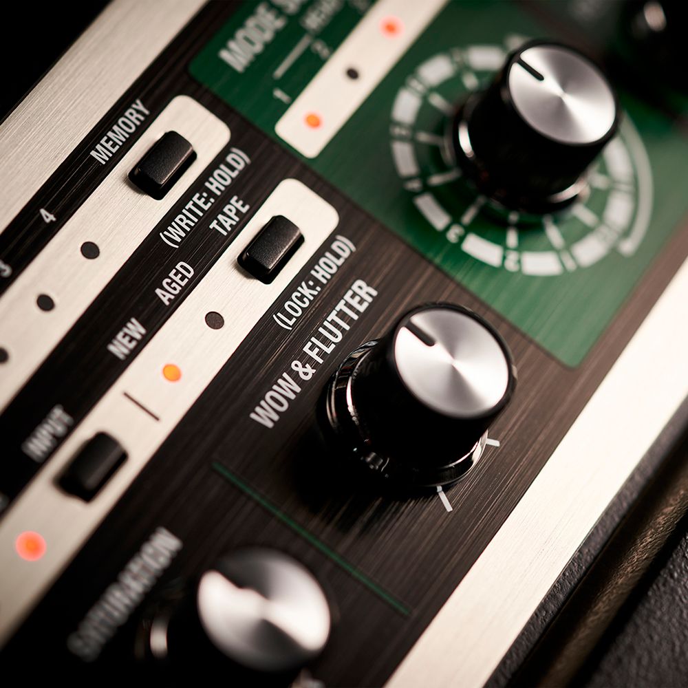 Pedal Delay e Reverb Boss RE-202 Space Echo | Roland Store