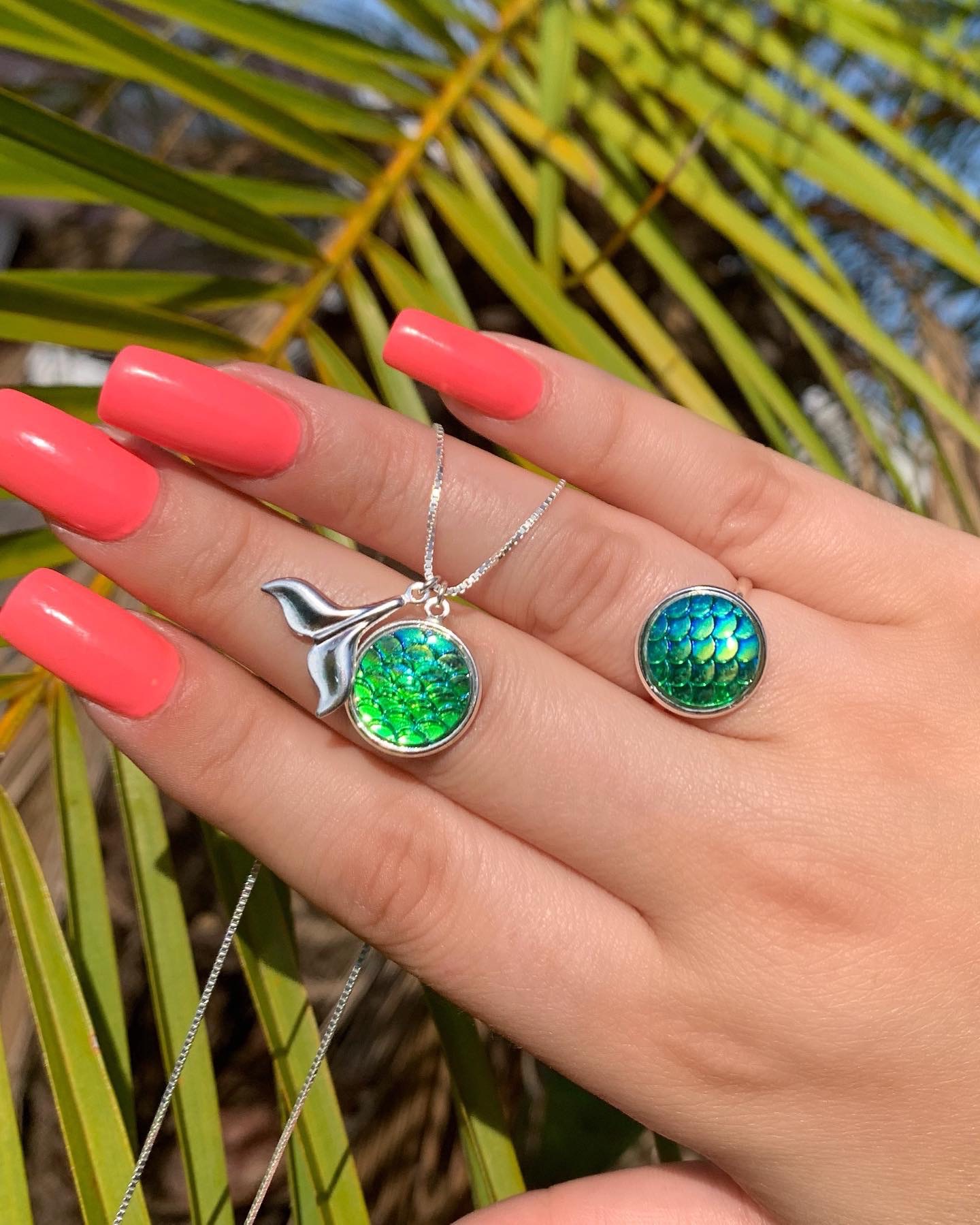 Colar Escama com Calda Verde