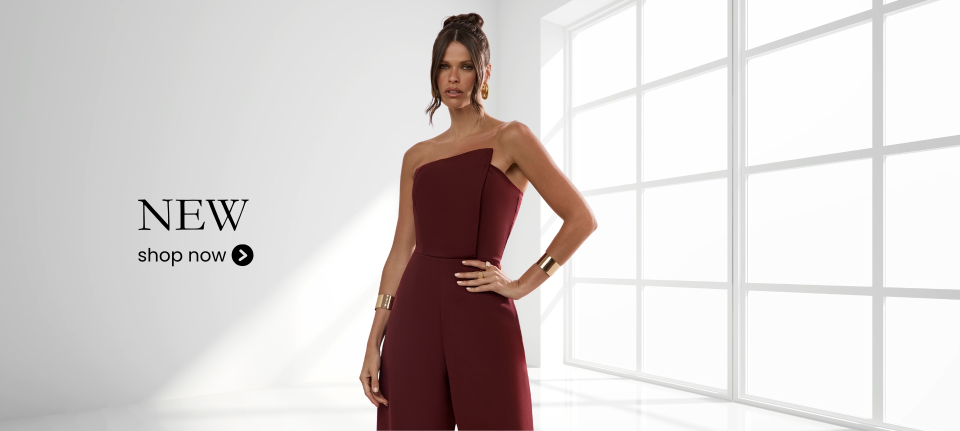 Macacão Tomara Que Caia Decote Assimetrico E Pantalona Elegante