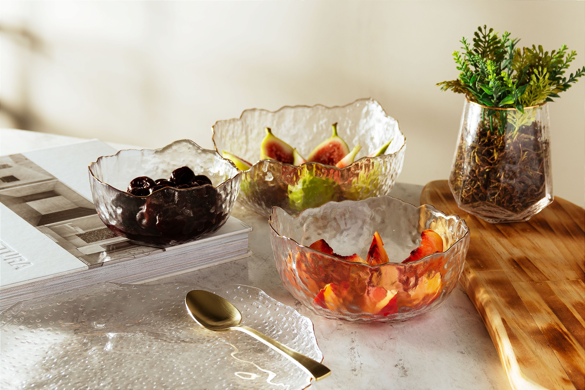 Bowl de Cristal Martelado com Borda Dourada Taj 19cm x 10cm - Wolff