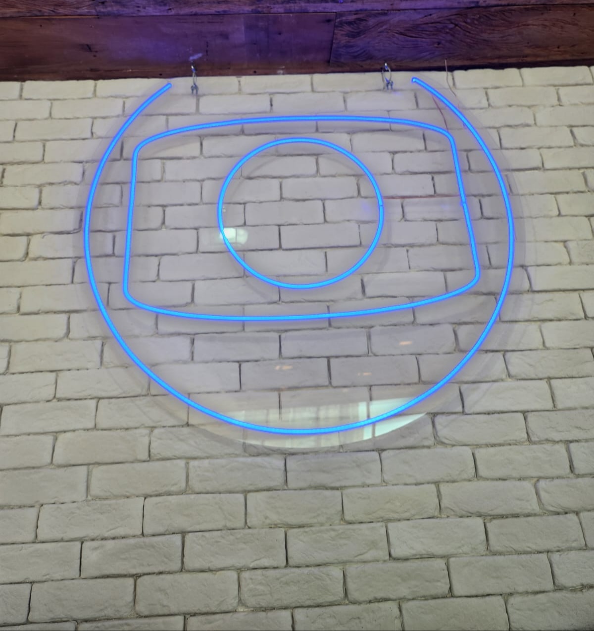 2121