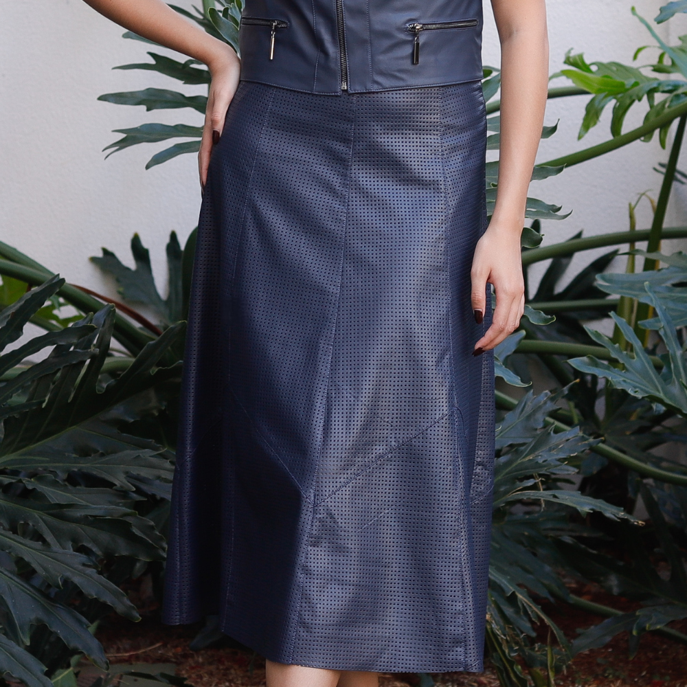 Saia Couro Pelica Midi Perfurada Azul Marinho - Karine Daher - K