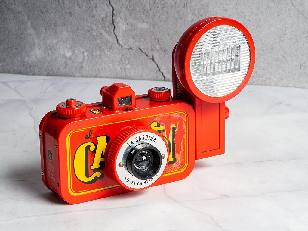 La Sardina レッド トイカメラ Câmera Lomography La Sardina - El Capitan - Vermelha + 1 Filme