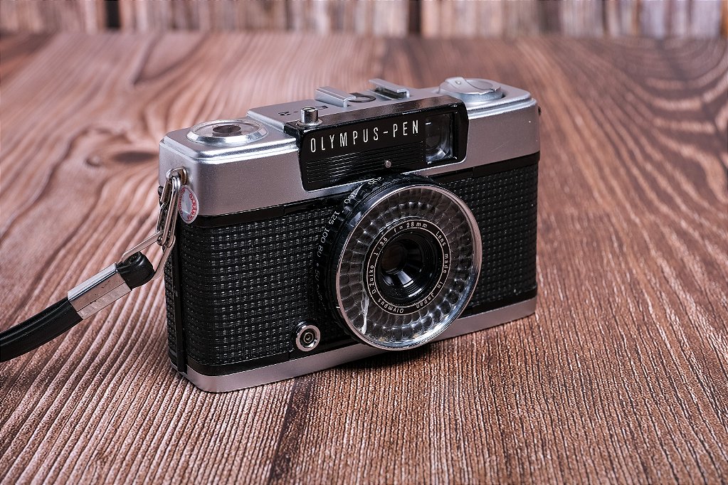 Câmera 35mm - Olympus Pen EE2 + Alça + 2 Filmes - Condição 8.8/10