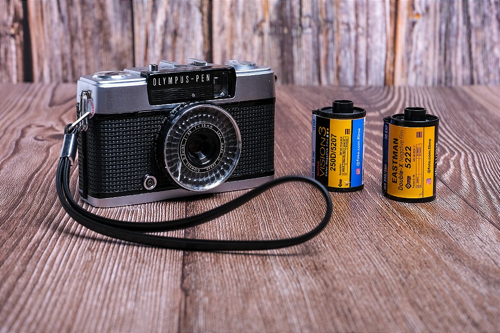 Câmera 35mm - Olympus Pen EE2 + Alça + 2 Filmes - Condição 8.8/10
