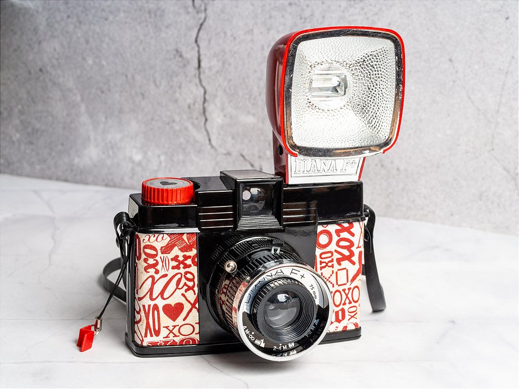 Câmera 120 e 35mm - Lomography Diana F+ Love Hearts + Molduras +