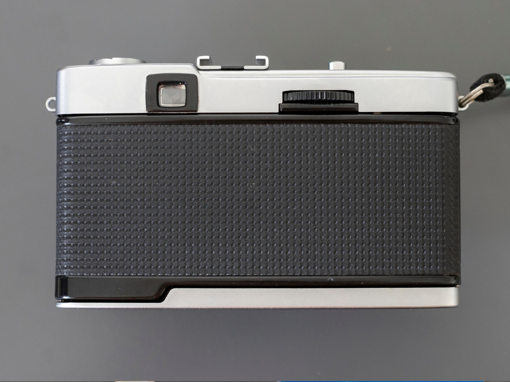 Câmera 35mm - Olympus Trip 35 (10/10) + Filme - Nova - Na Caixa