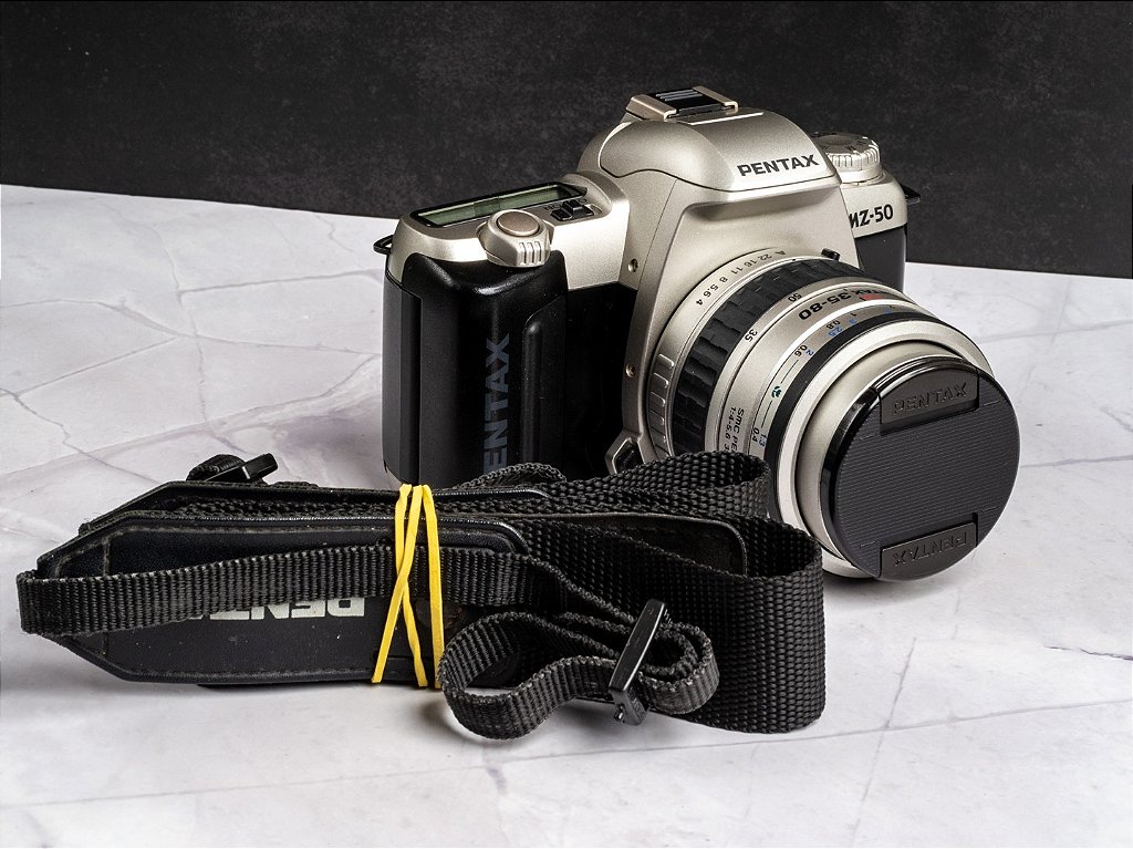 Camera 35mm - Pentax MZ-50 + Lente 35-80mm (9.5/10) + Baterias e