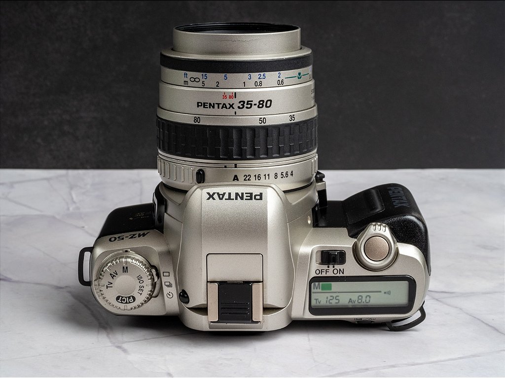 Camera 35mm - Pentax MZ-50 + Lente 35-80mm (9.5/10) + Baterias e