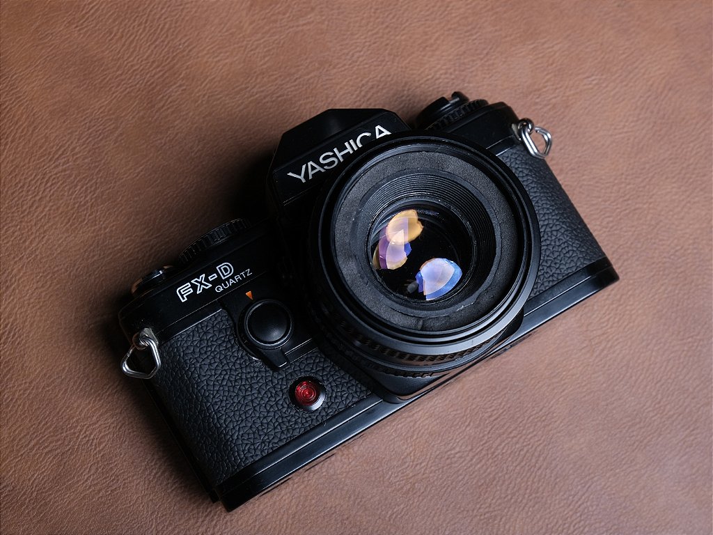 Câmera 35mm - Yashica FX-D + Lente 50mm f1.9 + Bateria + Case +
