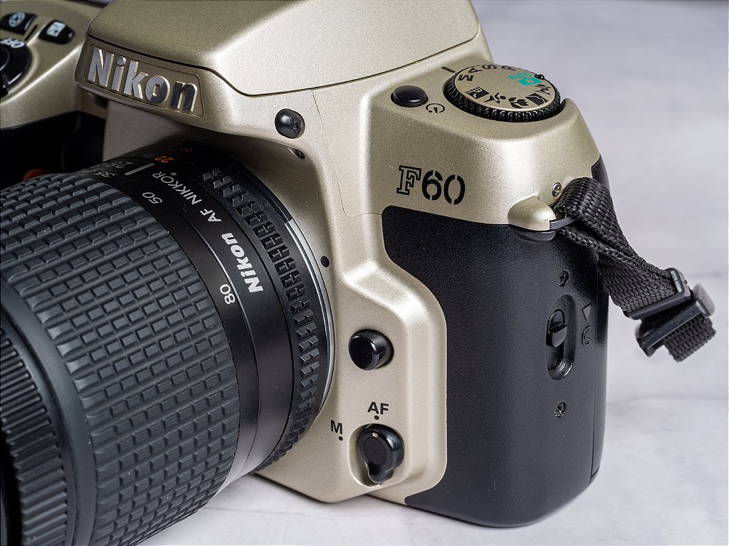 Câmera 35mm - Nikon F60 + Lente Nikkor 28-80mm D (10/10) + Alça +