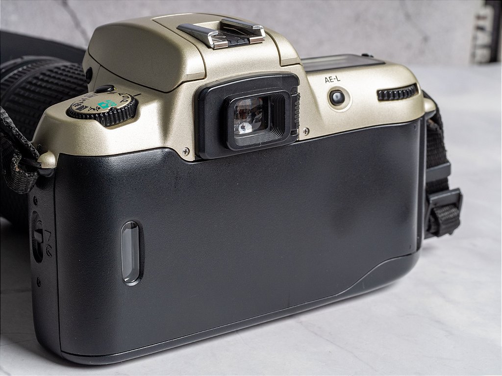 Câmera 35mm - Nikon F60 + Lente Nikkor 28-80mm D (10/10) + Alça +