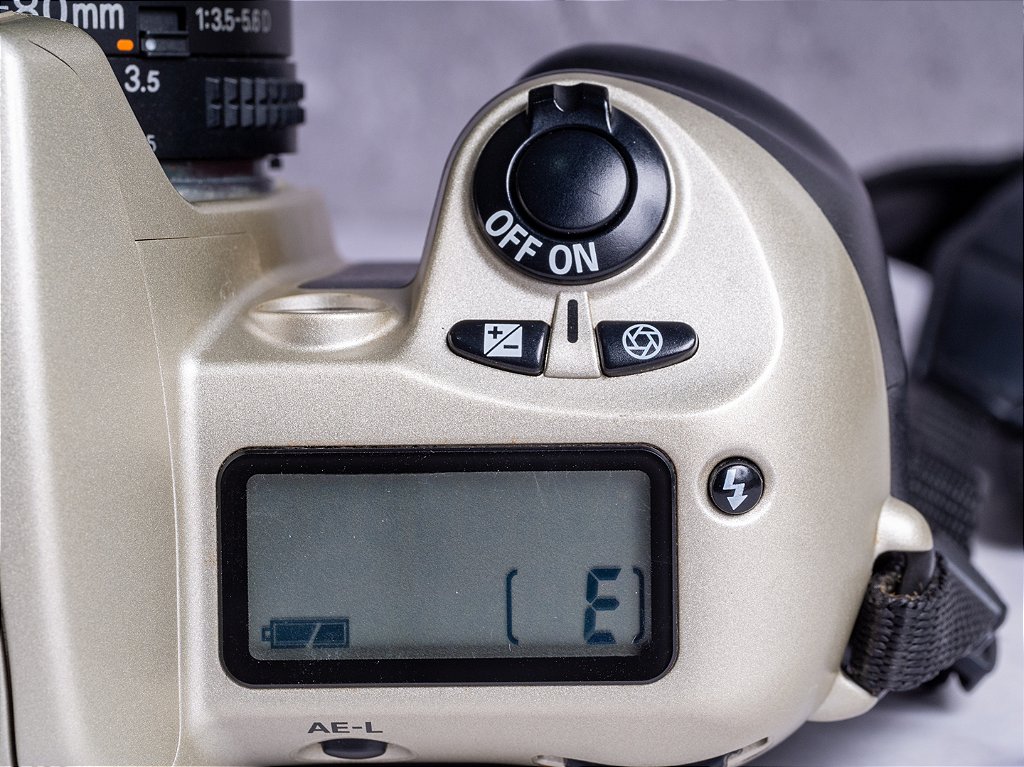 Câmera 35mm - Nikon F60 + Lente Nikkor 28-80mm D (10/10) + Alça +