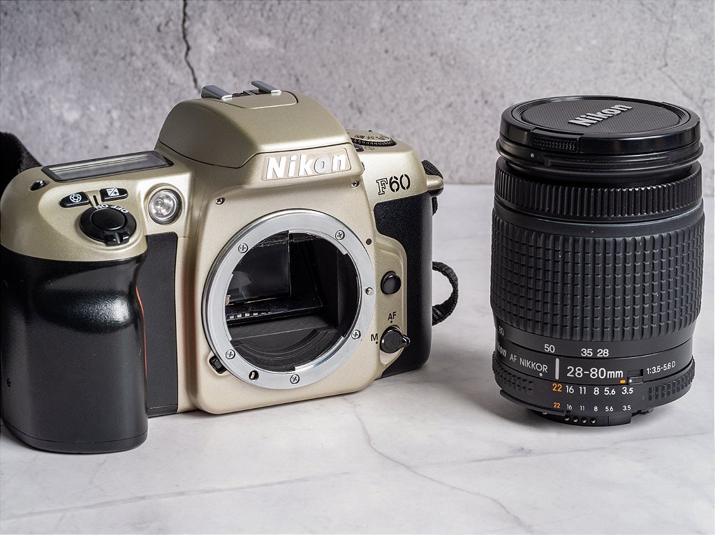 Câmera 35mm - Nikon F60 + Lente Nikkor 28-80mm D (10/10) + Alça +