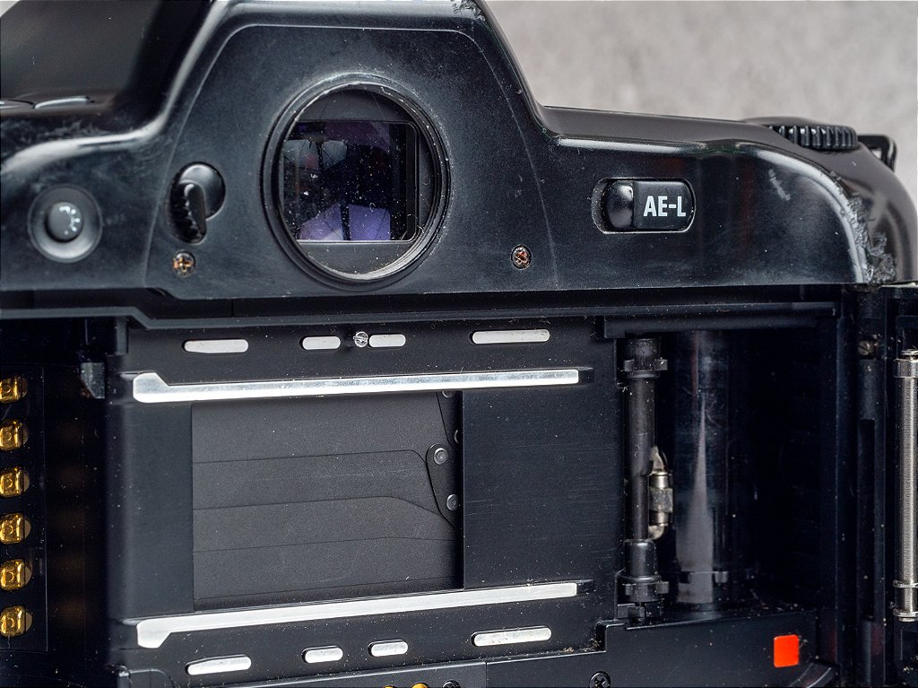 Câmera 35mm - Nikon F90x (8.5) + Lente Tamrom 28-80mm (9/10) +