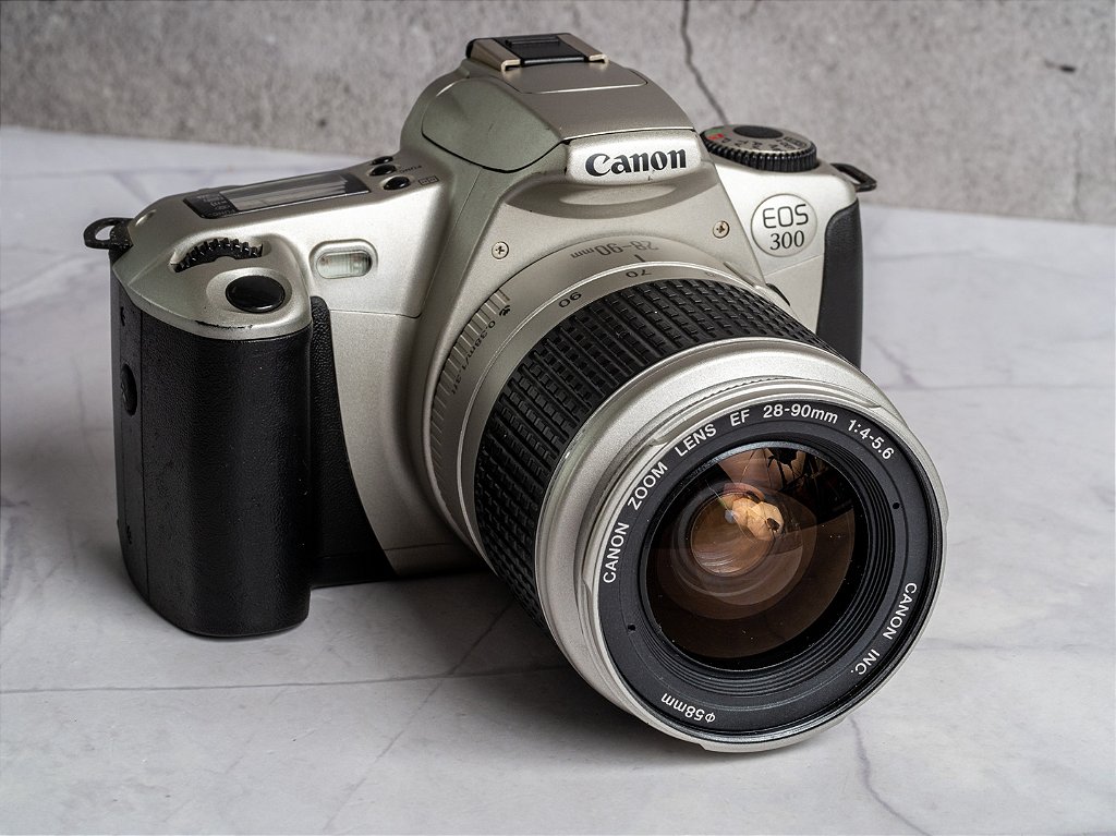 Câmera 35mm - Canon EOS 300 (9.4) + Lente 28-90mm (9.6) + Alça +